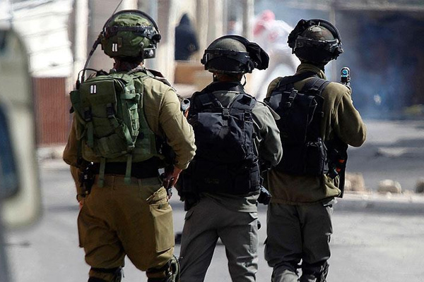 İsrail askerleri 24 Filistinli'yi gözaltına aldı