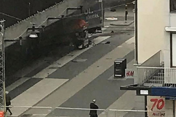 İsveç'te kamyonlu saldırı