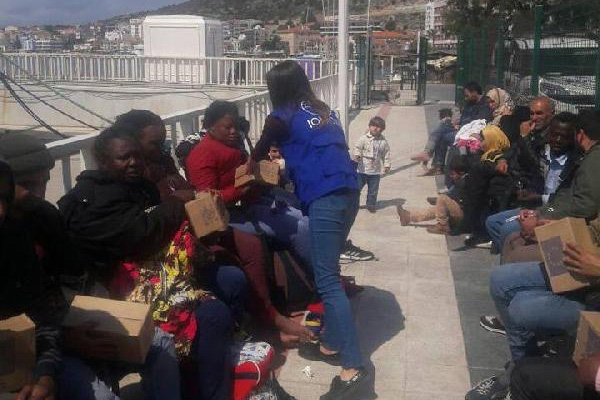 Çeşme'de 60 kaçak yakalandı