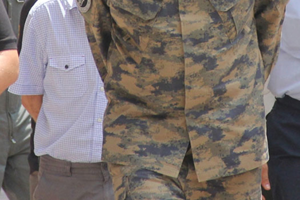 12 asker FETÖ'den tutuklandı