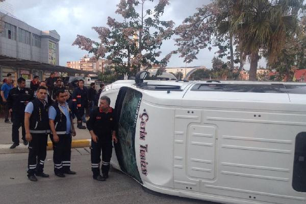 Mersin'de öğrenci servisi kaza yaptı: 20 yaralı