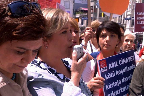 CHP Kadın Kolları eski Genel Başkanı'ndan referanduma evet