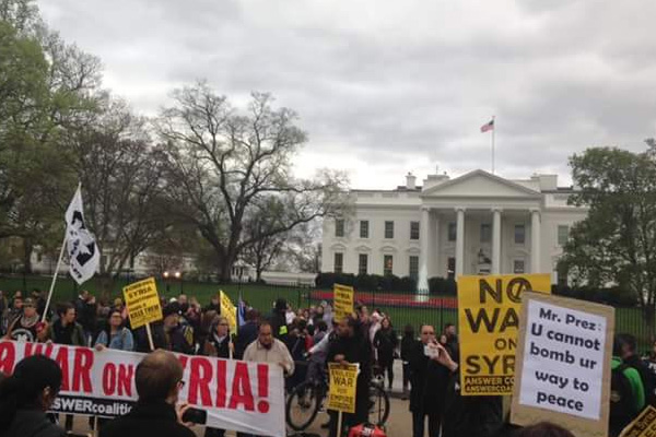 Trump'ın Suriye hamlesi ABD'de protesto edildi