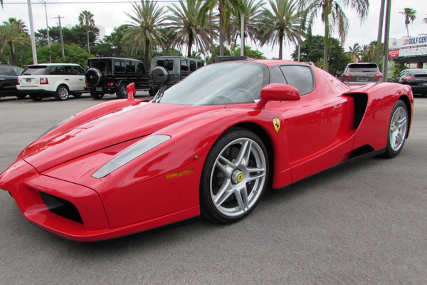 Ferrari ortadan ikiye bölündü! Son halini görenler şok oldu