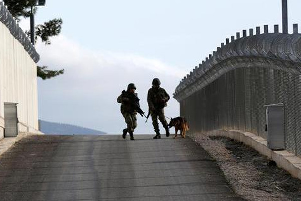 Rusya: Türkiye-Suriye sınır hattını takip ediyoruz