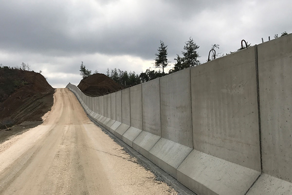 Türkiye-Suriye sınırına jiletli tel çekiliyor