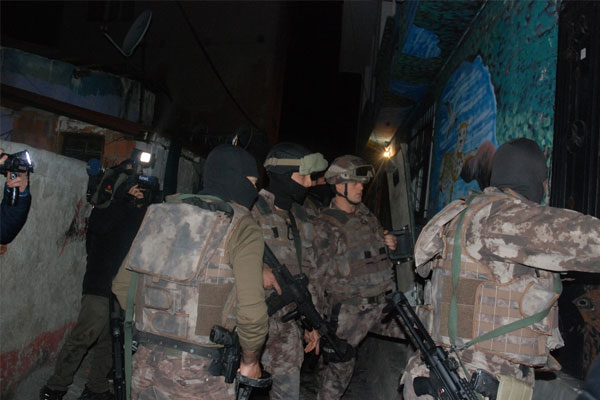 İstanbul’da zehir tacirlerine şafak operasyonu