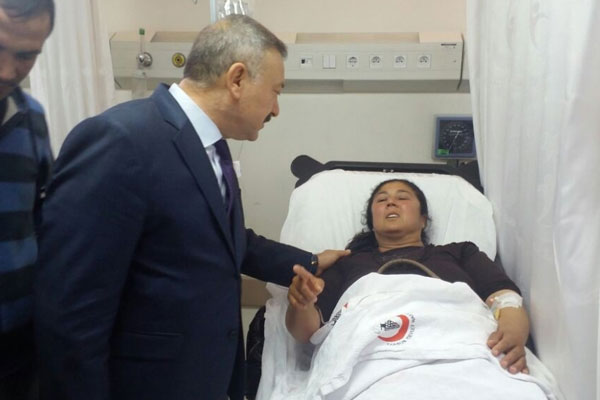 AK Partililere taşlı saldırı: 5 yaralı