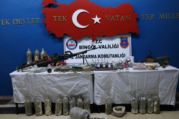 Bingöl’de PKK’ya ait 2 sığınak ele geçirildi