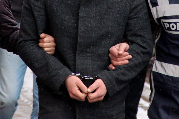 İzmir’de 27 polis ByLock’tan tutuklandı