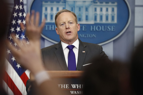 Beyaz Saray Sözcüsü Spicer, Hitler benzetmesini düzeltti