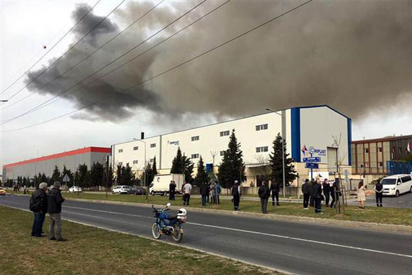 Fabrikada patlama. Kimyasal tehlike uyarısı