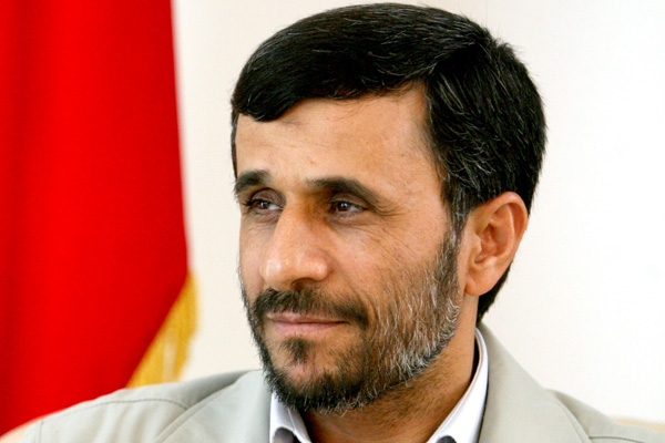 Ahmedinejad, Hamaney'e rağmen aday oluyor