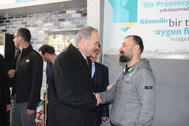 Bilim Sanayi ve Teknoloji Bakanı Özlü Düzce'de esnafı gezdi