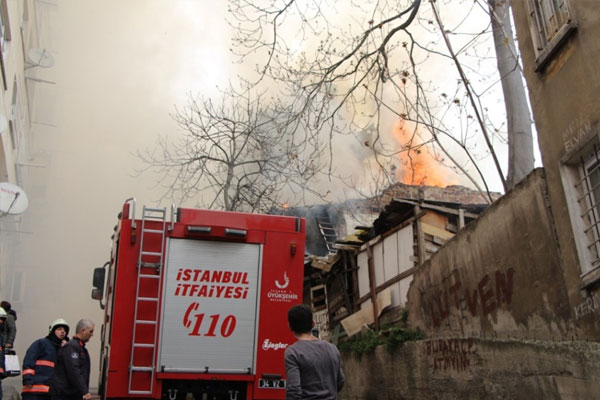 İstanbul’da korkutan yangın