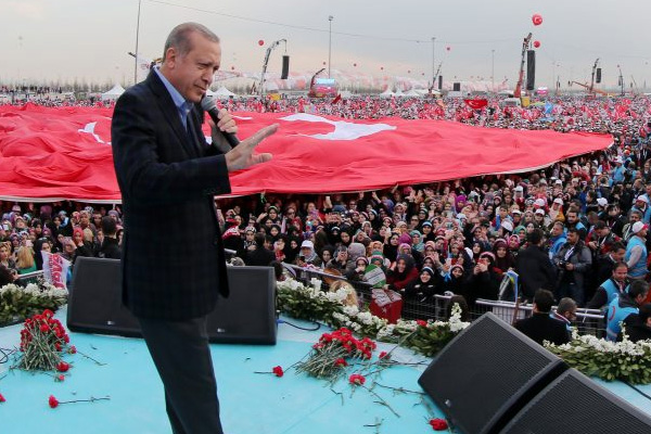 Financial Times, Türkiye'deki referandumu yazdı: 'Evet'ler önde