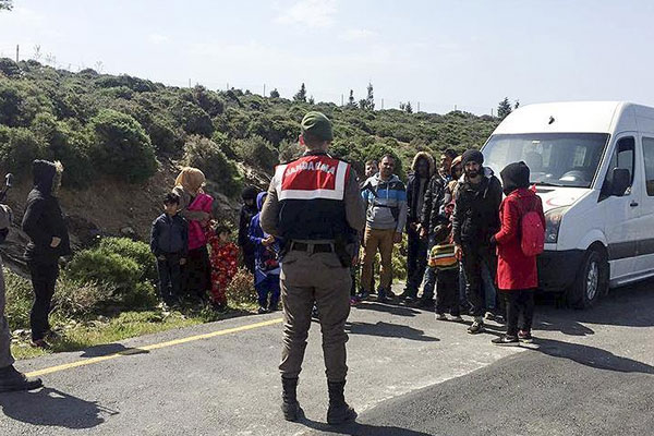 Yunanistan'a geçmeye çalışan 38 kişi yakalandı