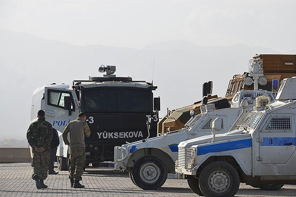 Hakkari'de yola tuzaklanan patlayıcı imha edildi
