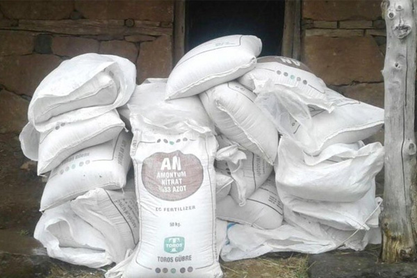 Metruk bir ahırda amonyum nitrat ele geçirildi