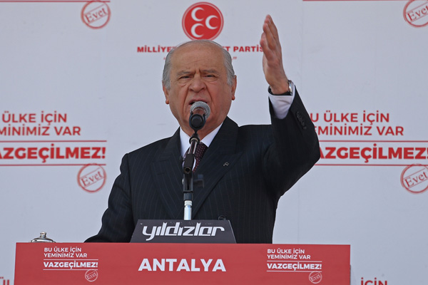 Bahçeli'den Erdoğan'ın danışmanlarına tepki