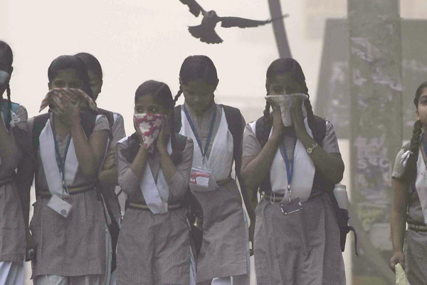 Hindistan’da, 9 yaşındaki bir kız, hükümeti dava etti