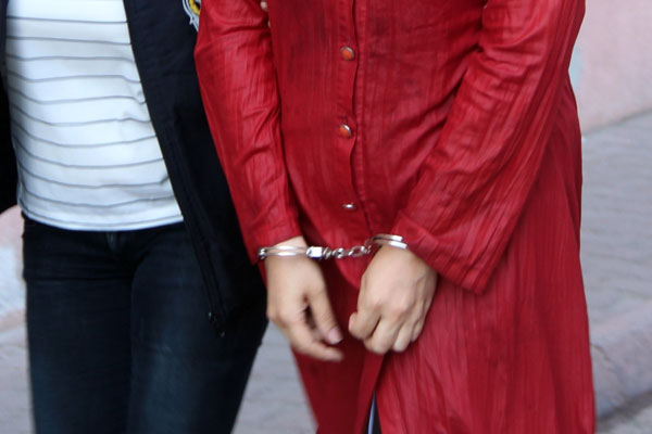 FETÖ’nün Mersin il ablası tutuklandı