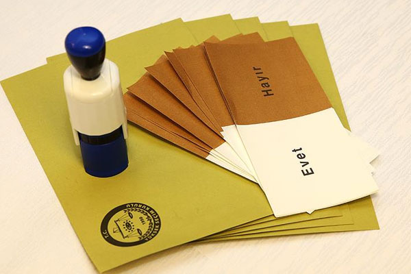 Türkiye yarın sandık başına gidiyor