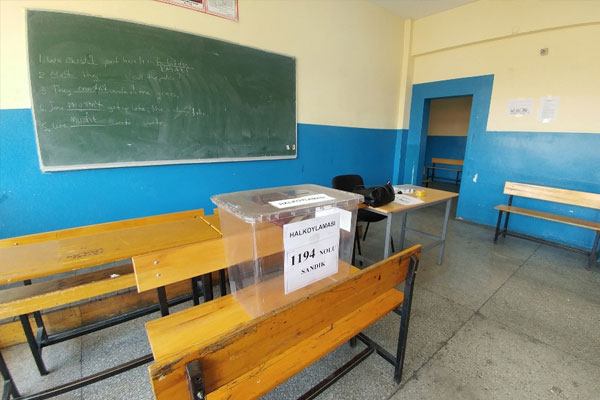 Referandum sandıkları kuruldu