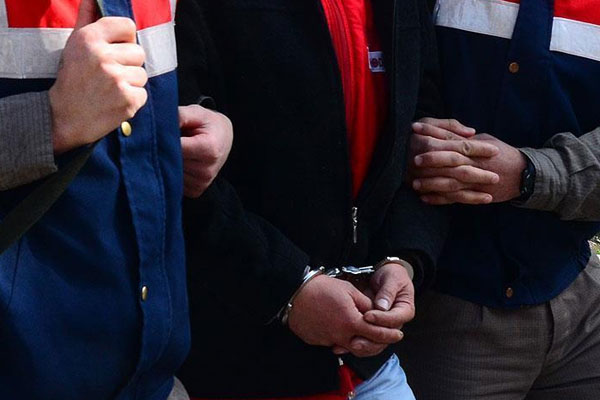 Teğmene FETÖ'den gözaltı
