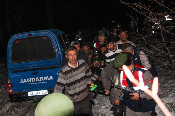 Dağda ağaç keserken yaralanan kişi güçlükle kurtarıldı