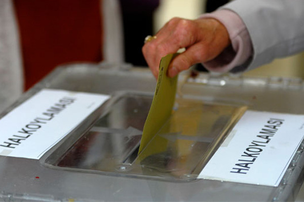 İstanbul'da oy kullanma işlemi başladı