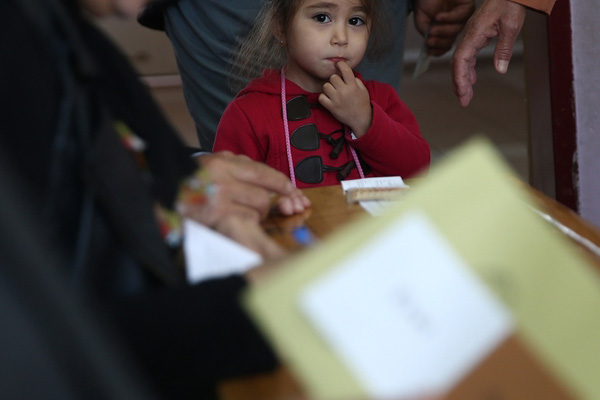 Türkiye referandum için sandık başında