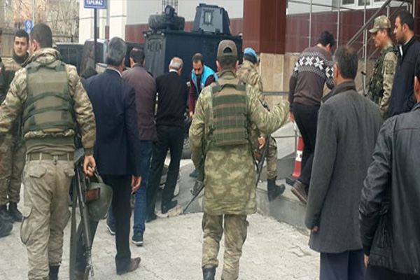 Van'da zırhlı aracın geçişi sırasında patlama