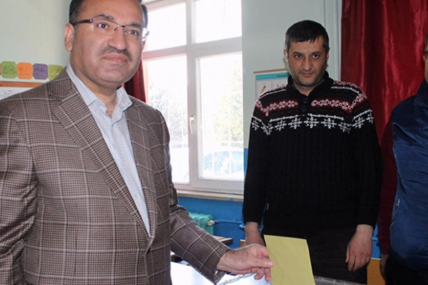 Adalet Bakanı Bozdağ oyunu kullandı