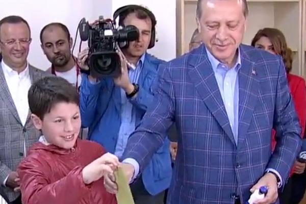 Cumhurbaşkanı Erdoğan oyunu kullandı