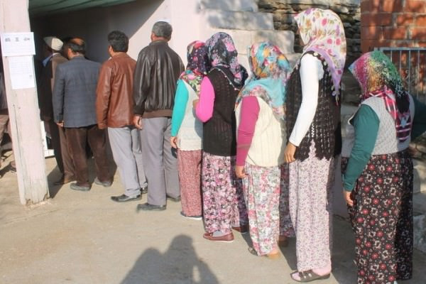 Bu mahallede oy verme işlemi 12 dakikada bitti