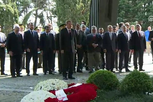 Erdoğan'dan Özal, Menderes ve Erbakan'ın kabirlerine ziyaret
