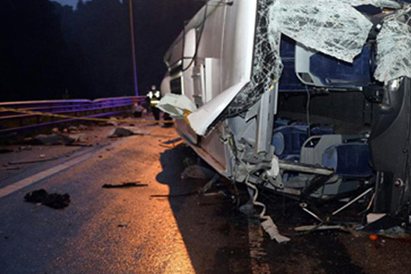 Çin'de otobüs kazası: 10 ölü