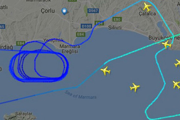 THY uçağına yıldırım isabet etti