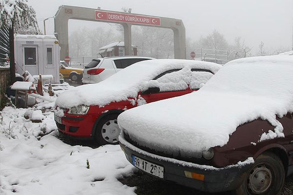 Kırklareli'nde sürpriz kar yağışı