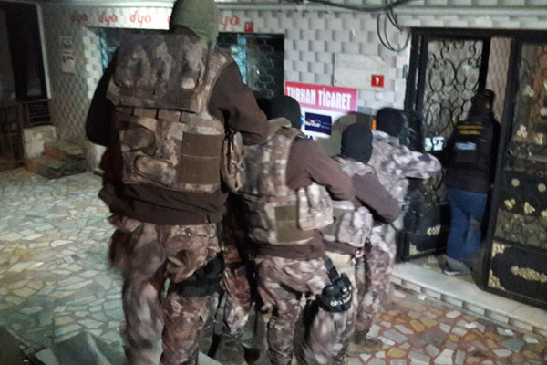 İstanbul’da şafak operasyonu
