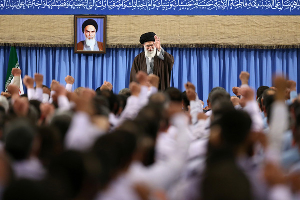 Sağlığı tartışılan Hamaney, İranlı komutanlara hitap etti