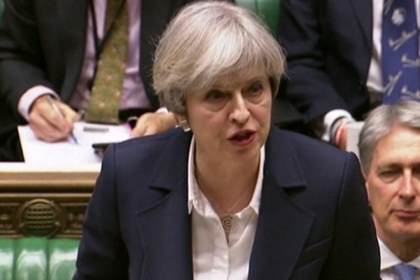 İngiltere'de erken seçim kabul edildi