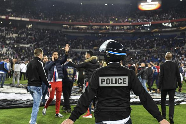 UEFA'dan Beşiktaş ve Lyon'a men cezası!