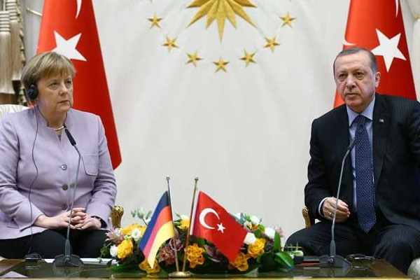 Erdoğan: Merkel suçluluk psikolojisinde