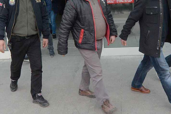 3 askere FETÖ'den gözaltı