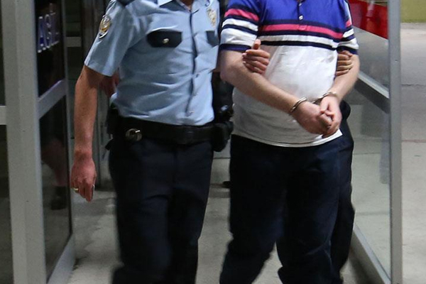 İzmir'deki FETÖ operasyonunda 22 tutuklama