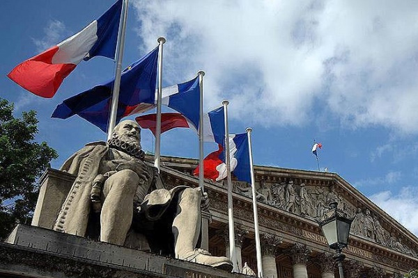 Fransa'da seçimin ilk tutu yarın