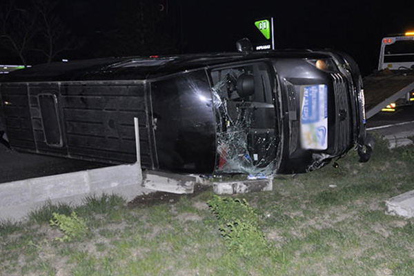Güreşçileri taşıyan minibüs kaza yaptı: 12 yaralı