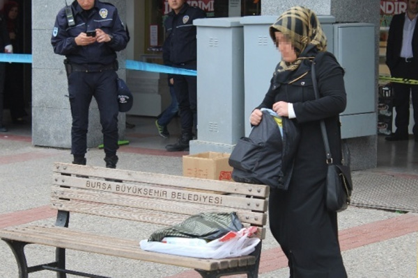 Otobüs durağında bomba paniği!